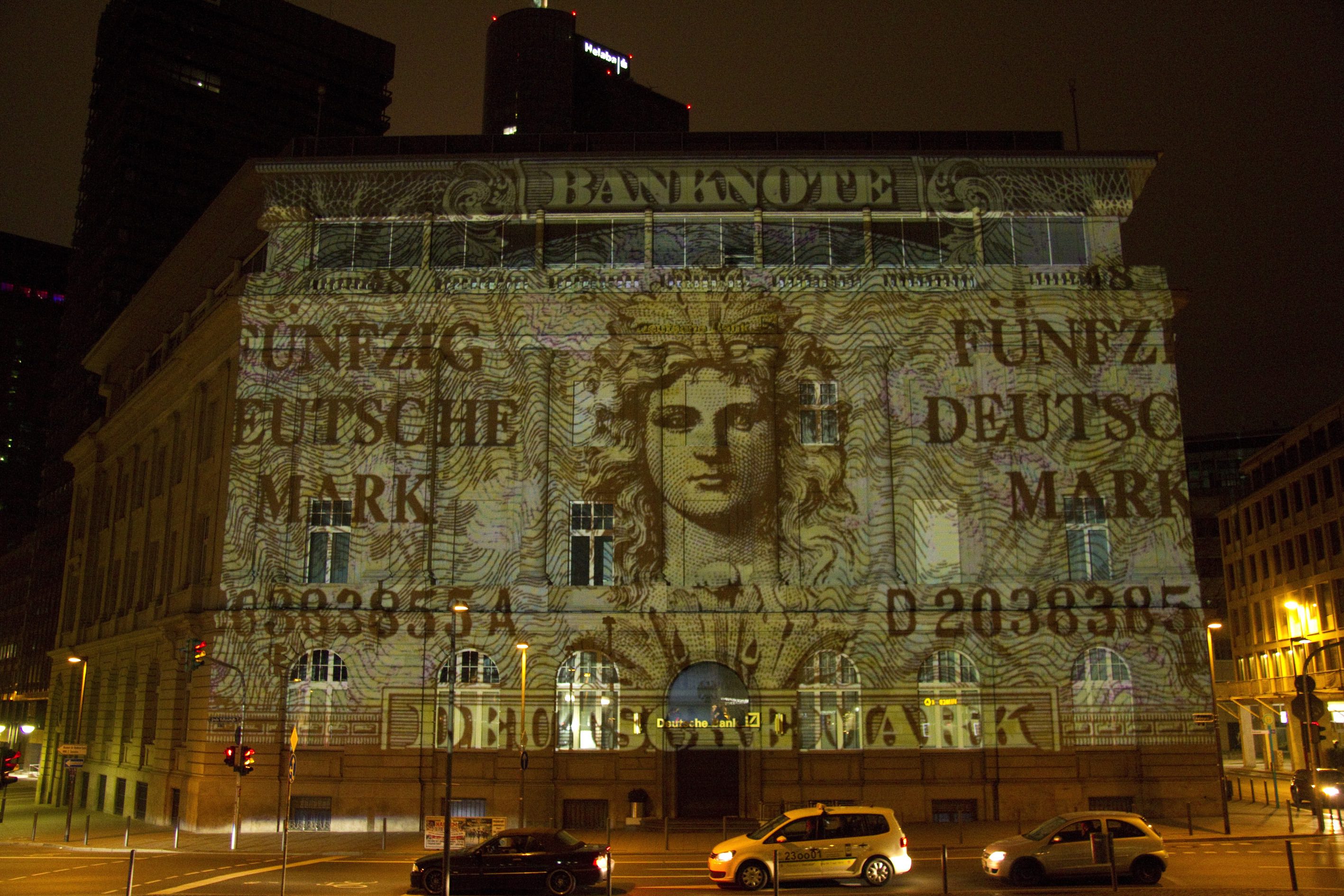 Tom Groll - 'Scheinbares' Deutsche Bank Gebäude Frankfurt 